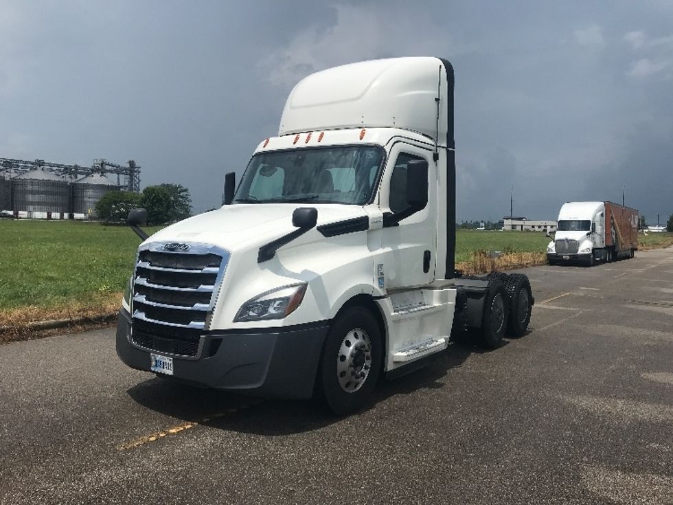 2020 Freightliner Cascadia 126" Day cab photo 3