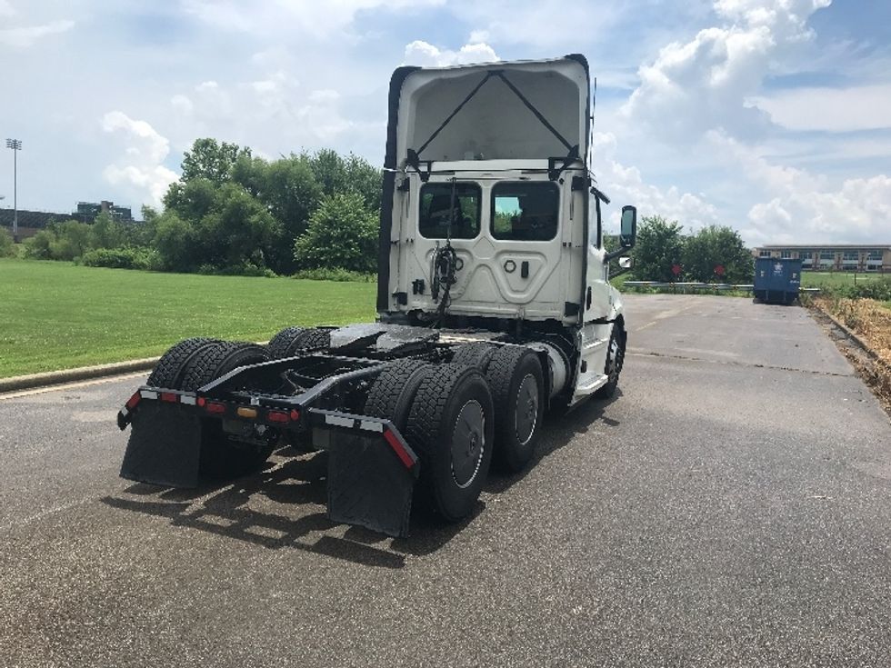 2020 Freightliner Cascadia 126" Day cab photo 7