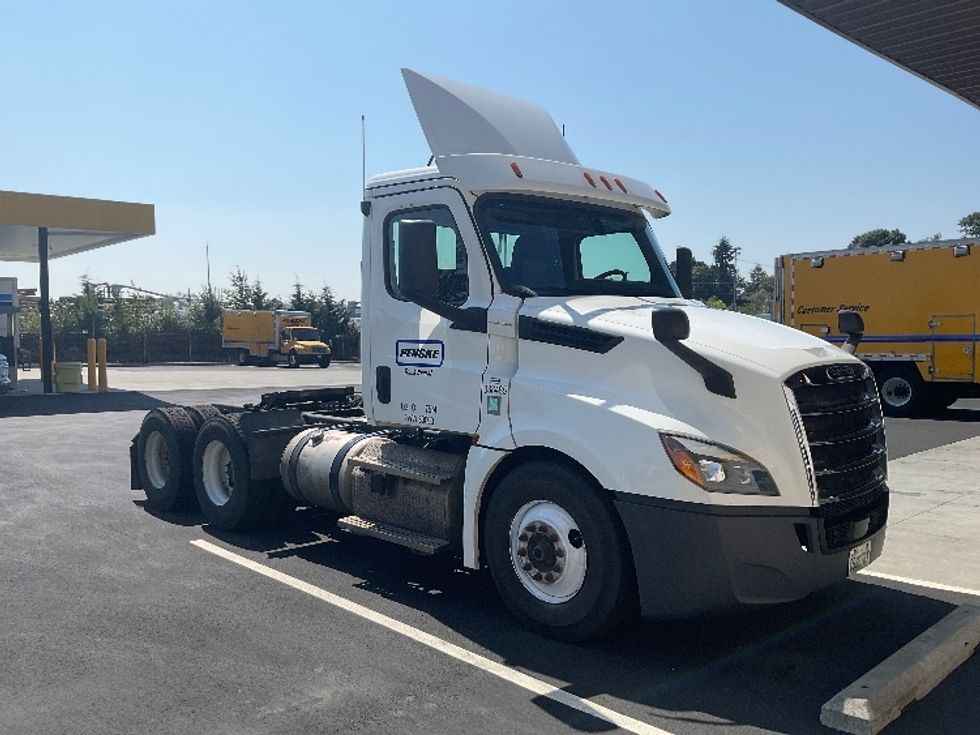 Day Cab Tractor-Heavy Duty Tractors-Freightliner-2020-T12664ST-Everett-WA-558,357\n\t\tmiles-$ 40,000 - Image 1