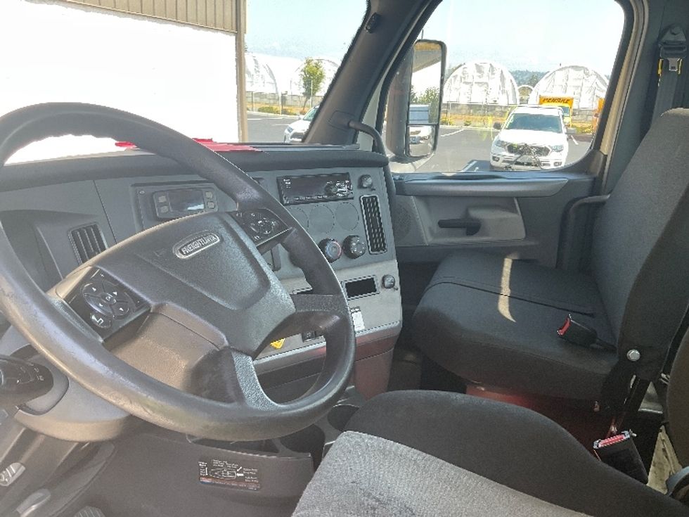 Day Cab Tractor-Heavy Duty Tractors-Freightliner-2020-T12664ST-Everett-WA-558,357\n\t\tmiles-$ 40,000 - Image 10