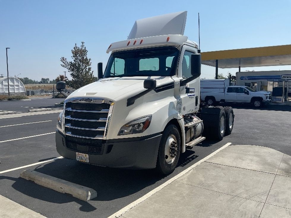 Day Cab Tractor-Heavy Duty Tractors-Freightliner-2020-T12664ST-Everett-WA-558,357\n\t\tmiles-$ 40,000 - Image 3