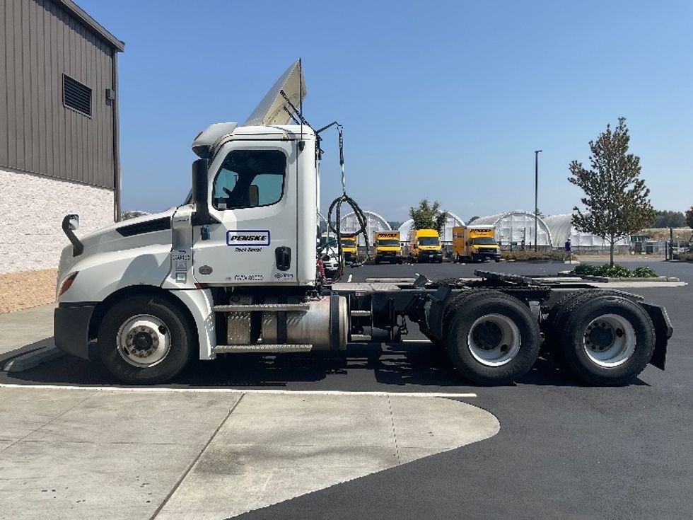 Day Cab Tractor-Heavy Duty Tractors-Freightliner-2020-T12664ST-Everett-WA-558,357\n\t\tmiles-$ 40,000 - Image 4