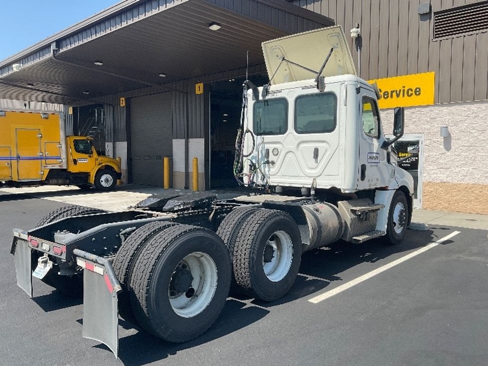 Day Cab Tractor-Heavy Duty Tractors-Freightliner-2020-T12664ST-Everett-WA-558,357\n\t\tmiles-$ 40,000 - Image 7