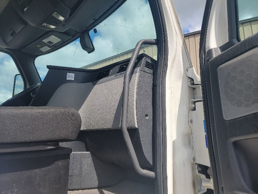 Day Cab Tractor-Heavy Duty Tractors-Freightliner-2020-T12664ST-Faribault-MN-650,486\n\t\tmiles-$ 33,250 - Image 12