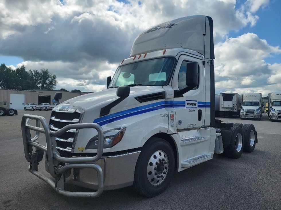 Day Cab Tractor-Heavy Duty Tractors-Freightliner-2020-T12664ST-Faribault-MN-650,486\n\t\tmiles-$ 33,250 - Image 3