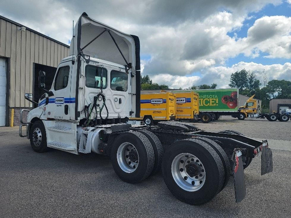 Day Cab Tractor-Heavy Duty Tractors-Freightliner-2020-T12664ST-Faribault-MN-650,486\n\t\tmiles-$ 33,250 - Image 5