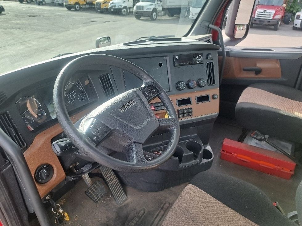 Day Cab Tractor-Heavy Duty Tractors-Freightliner-2020-T12664ST-Fitchburg-MA-210,501\n\t\tmiles-$ 54,500 - Image 10