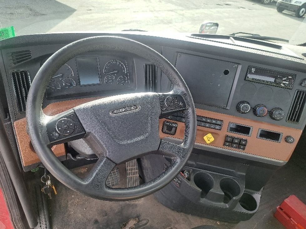 Day Cab Tractor-Heavy Duty Tractors-Freightliner-2020-T12664ST-Fitchburg-MA-210,501\n\t\tmiles-$ 54,500 - Image 11