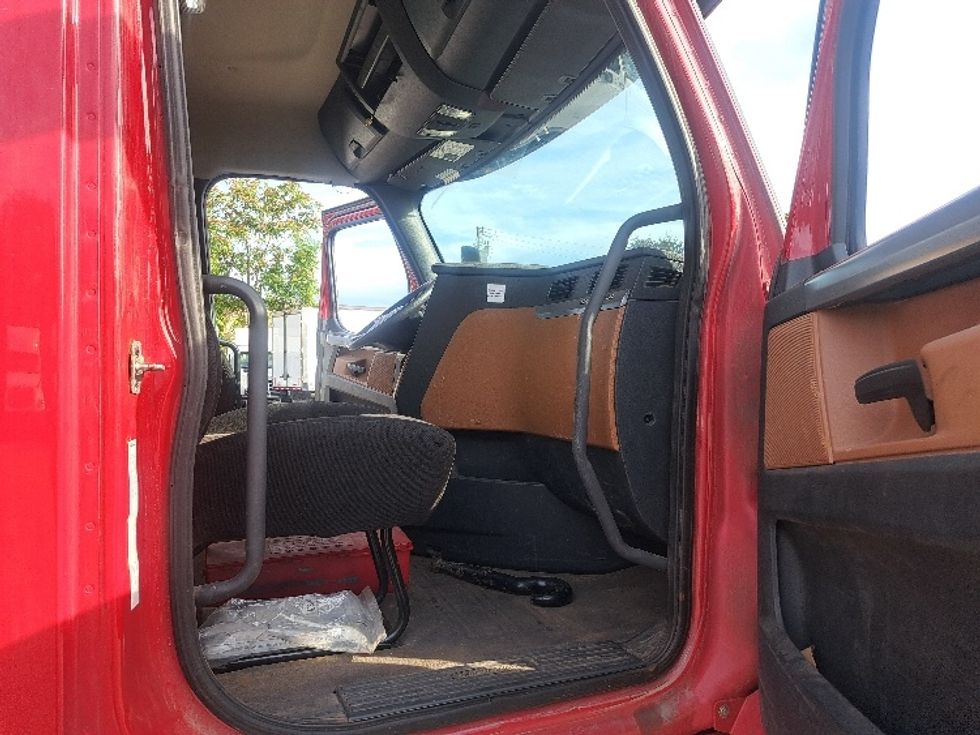 Day Cab Tractor-Heavy Duty Tractors-Freightliner-2020-T12664ST-Fitchburg-MA-210,501\n\t\tmiles-$ 54,500 - Image 12