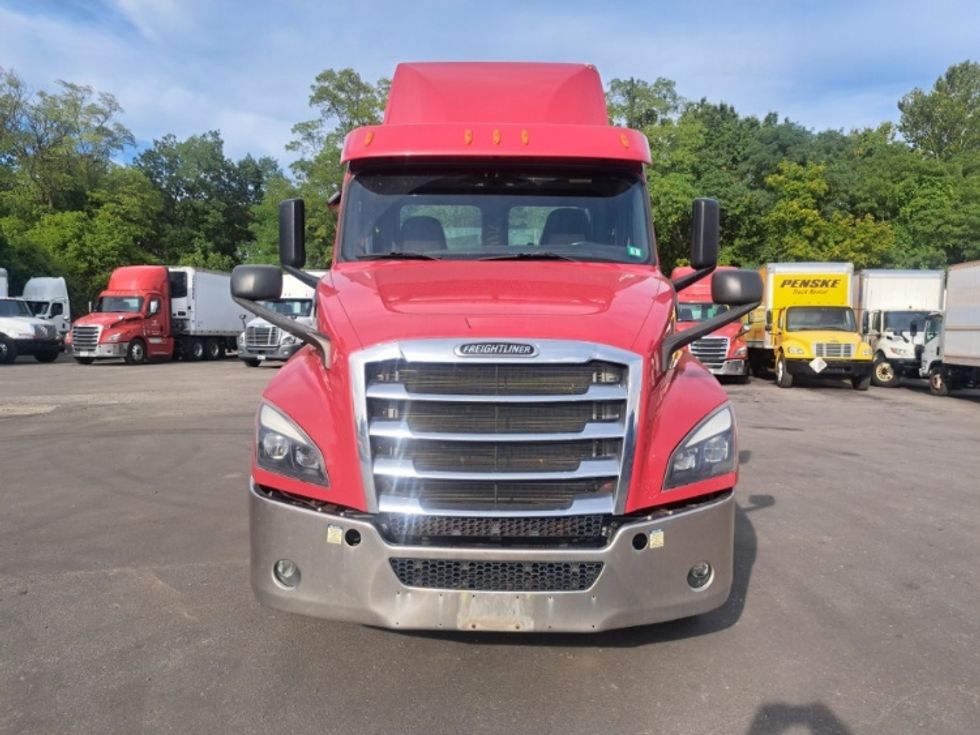 Day Cab Tractor-Heavy Duty Tractors-Freightliner-2020-T12664ST-Fitchburg-MA-210,501\n\t\tmiles-$ 54,500 - Image 2
