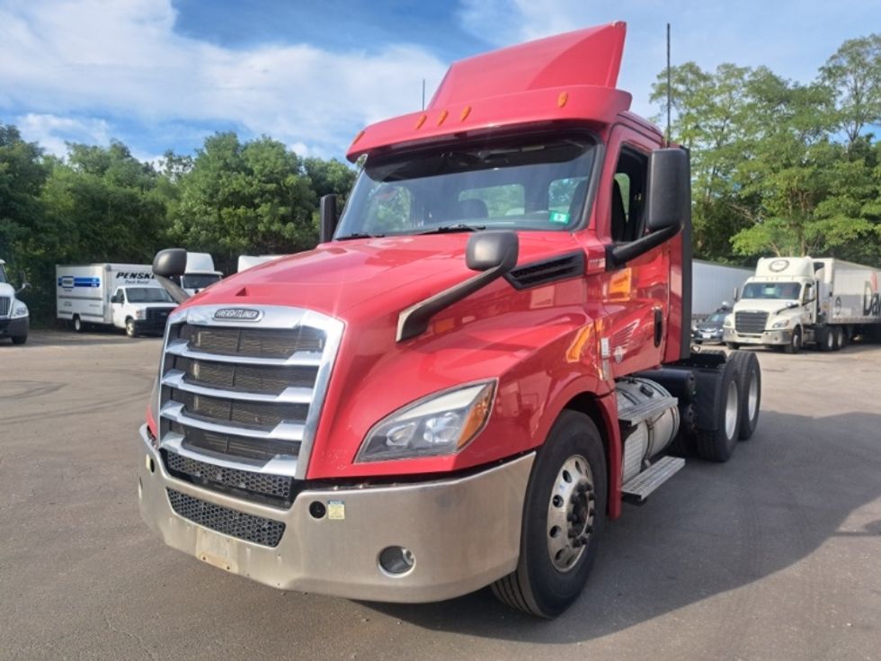 Day Cab Tractor-Heavy Duty Tractors-Freightliner-2020-T12664ST-Fitchburg-MA-210,501\n\t\tmiles-$ 54,500 - Image 3