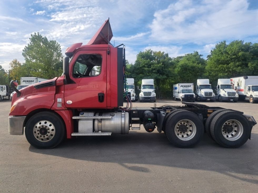Day Cab Tractor-Heavy Duty Tractors-Freightliner-2020-T12664ST-Fitchburg-MA-210,501\n\t\tmiles-$ 54,500 - Image 4