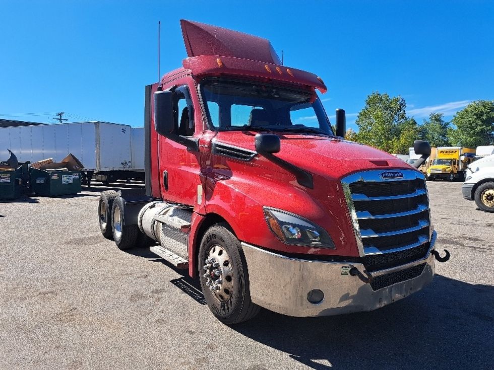 Day Cab Tractor-Heavy Duty Tractors-Freightliner-2020-T12664ST-Fitchburg-MA-279,986\n\t\tmiles-$ 50,750 - Image 1