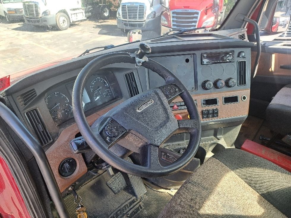 Day Cab Tractor-Heavy Duty Tractors-Freightliner-2020-T12664ST-Fitchburg-MA-279,986\n\t\tmiles-$ 50,750 - Image 10
