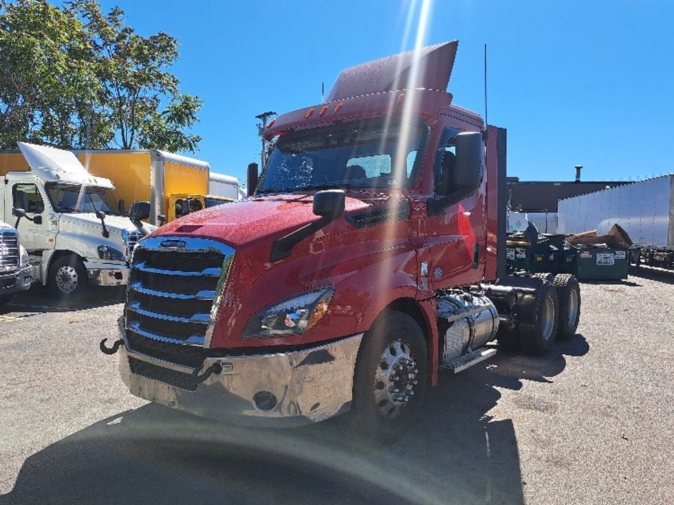 Day Cab Tractor-Heavy Duty Tractors-Freightliner-2020-T12664ST-Fitchburg-MA-279,986\n\t\tmiles-$ 50,750 - Image 3
