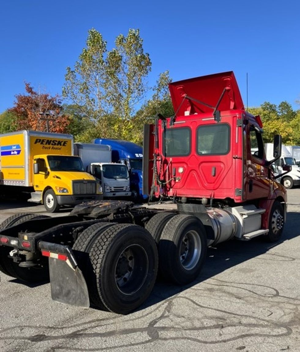 Day Cab Tractor-Heavy Duty Tractors-Freightliner-2020-T12664ST-Fitchburg-MA-279,986\n\t\tmiles-$ 50,750 - Image 7