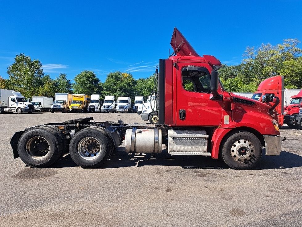 Day Cab Tractor-Heavy Duty Tractors-Freightliner-2020-T12664ST-Fitchburg-MA-279,986\n\t\tmiles-$ 50,750 - Image 8