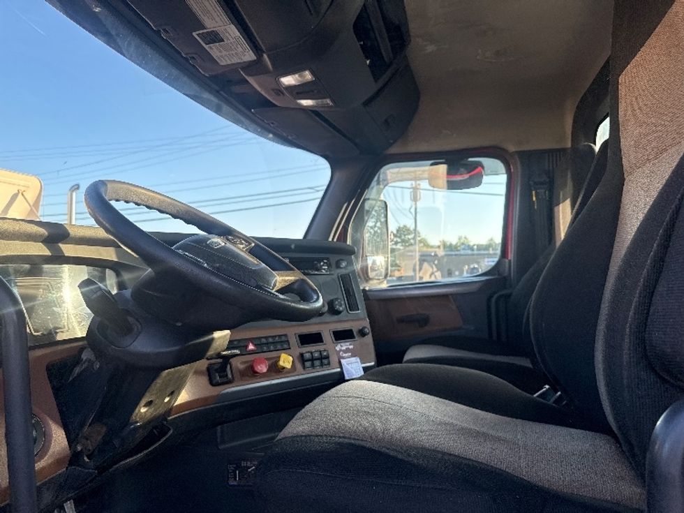 Day Cab Tractor-Heavy Duty Tractors-Freightliner-2020-T12664ST-Fitchburg-MA-317,557\n\t\tmiles-$ 49,000 - Image 10