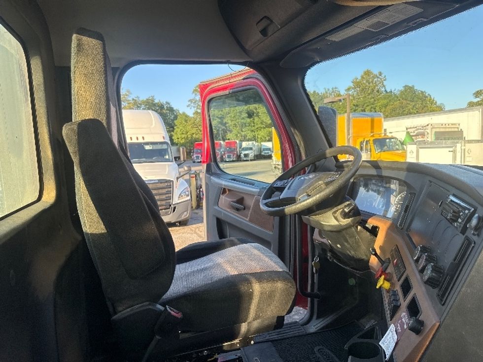 Day Cab Tractor-Heavy Duty Tractors-Freightliner-2020-T12664ST-Fitchburg-MA-317,557\n\t\tmiles-$ 49,000 - Image 14
