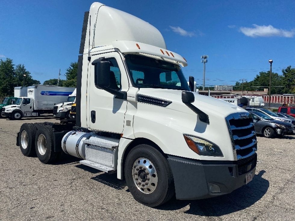 Day Cab Tractor-Heavy Duty Tractors-Freightliner-2020-T12664ST-Fitchburg-MA-373,168\n\t\tmiles-$ 54,000 - Image 1