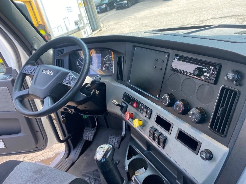 Day Cab Tractor-Heavy Duty Tractors-Freightliner-2020-T12664ST-Fitchburg-MA-373,168\n\t\tmiles-$ 54,000 - Image 13