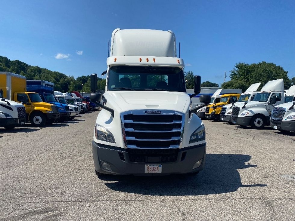 Day Cab Tractor-Heavy Duty Tractors-Freightliner-2020-T12664ST-Fitchburg-MA-373,168\n\t\tmiles-$ 54,000 - Image 2