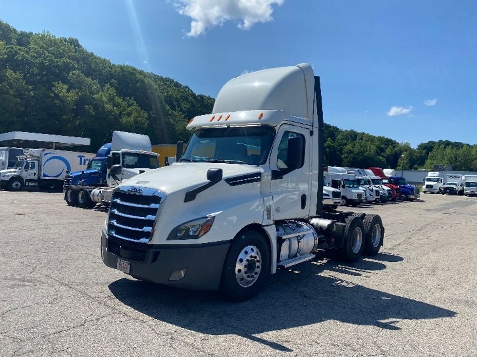 Day Cab Tractor-Heavy Duty Tractors-Freightliner-2020-T12664ST-Fitchburg-MA-373,168\n\t\tmiles-$ 54,000 - Image 3