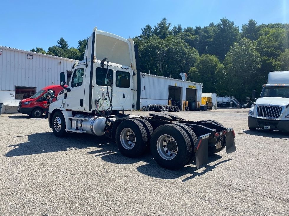 Day Cab Tractor-Heavy Duty Tractors-Freightliner-2020-T12664ST-Fitchburg-MA-373,168\n\t\tmiles-$ 54,000 - Image 5