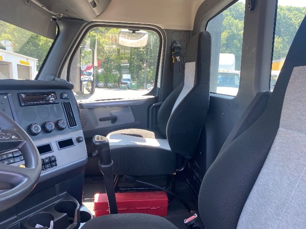 Day Cab Tractor-Heavy Duty Tractors-Freightliner-2020-T12664ST-Fitchburg-MA-373,168\n\t\tmiles-$ 54,000 - Image 9