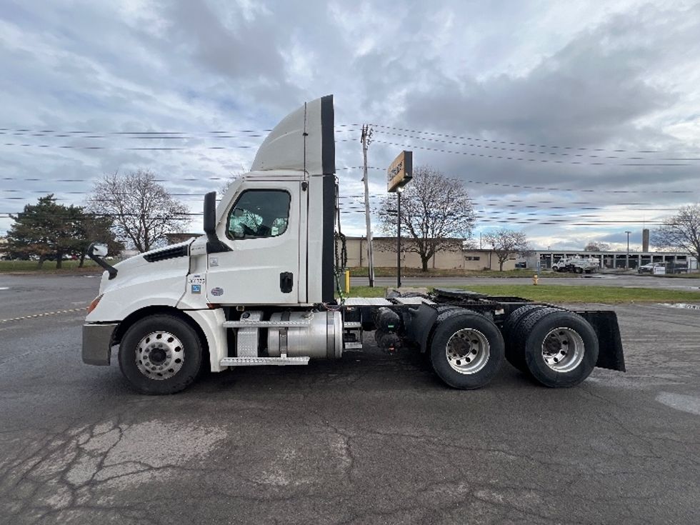 Day Cab Tractor-Heavy Duty Tractors-Freightliner-2020-T12664ST-Flower Mound-TX-674,365\n\t\tmiles-$ 28,500 - Image 4