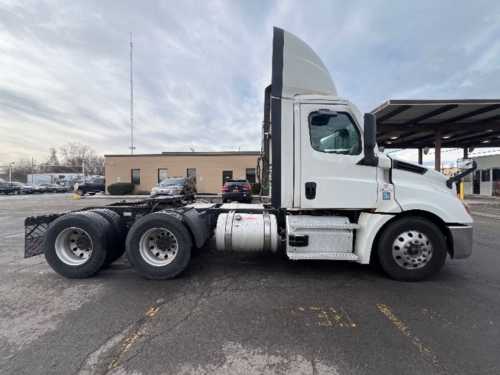 Day Cab Tractor-Heavy Duty Tractors-Freightliner-2020-T12664ST-Flower Mound-TX-674,365\n\t\tmiles-$ 28,500 - Image 8