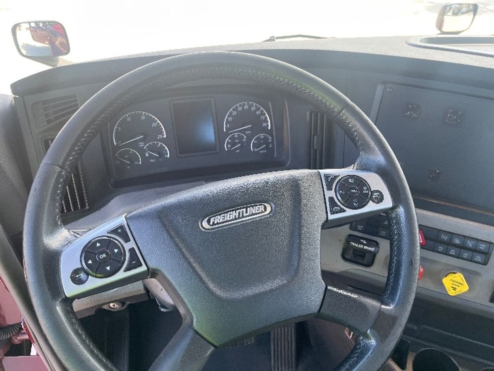 Day Cab Tractor-Heavy Duty Tractors-Freightliner-2020-T12664ST-Fontana-CA-181,376\n\t\tmiles-$ 66,500 - Image 11