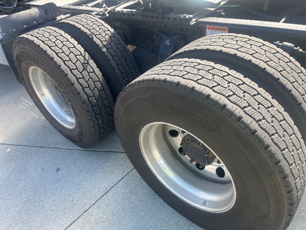 Day Cab Tractor-Heavy Duty Tractors-Freightliner-2020-T12664ST-Fontana-CA-181,376\n\t\tmiles-$ 66,500 - Image 17