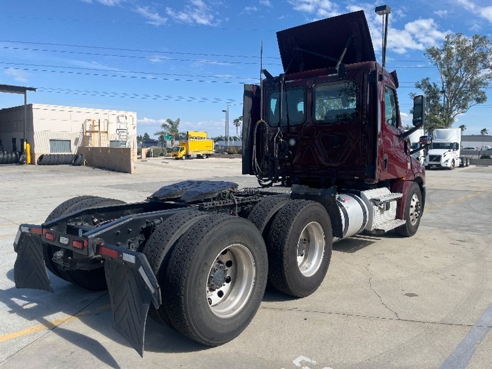 Day Cab Tractor-Heavy Duty Tractors-Freightliner-2020-T12664ST-Fontana-CA-181,376\n\t\tmiles-$ 66,500 - Image 7