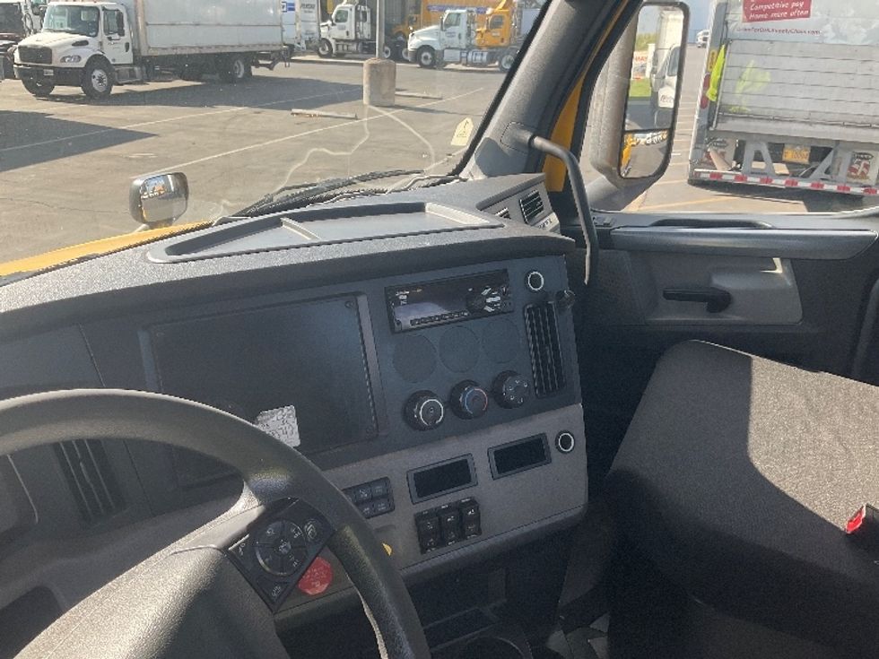Day Cab Tractor-Heavy Duty Tractors-Freightliner-2020-T12664ST-Fontana-CA-205,391\n\t\tmiles-$ 77,000 - Image 10
