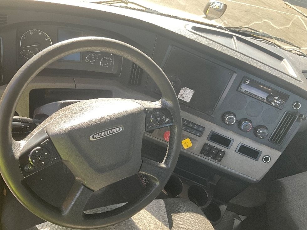 Day Cab Tractor-Heavy Duty Tractors-Freightliner-2020-T12664ST-Fontana-CA-205,391\n\t\tmiles-$ 77,000 - Image 11
