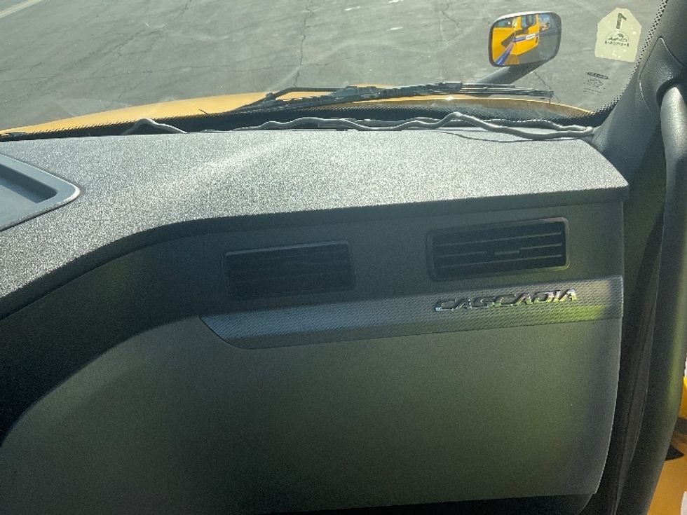 Day Cab Tractor-Heavy Duty Tractors-Freightliner-2020-T12664ST-Fontana-CA-205,391\n\t\tmiles-$ 77,000 - Image 13