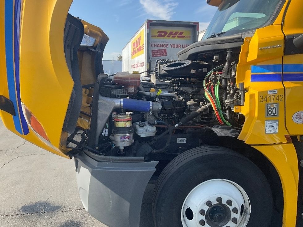Day Cab Tractor-Heavy Duty Tractors-Freightliner-2020-T12664ST-Fontana-CA-205,391\n\t\tmiles-$ 77,000 - Image 16