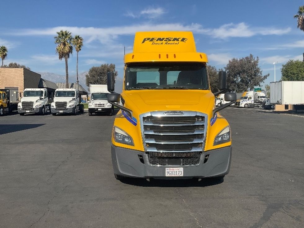 Day Cab Tractor-Heavy Duty Tractors-Freightliner-2020-T12664ST-Fontana-CA-205,391\n\t\tmiles-$ 77,000 - Image 2