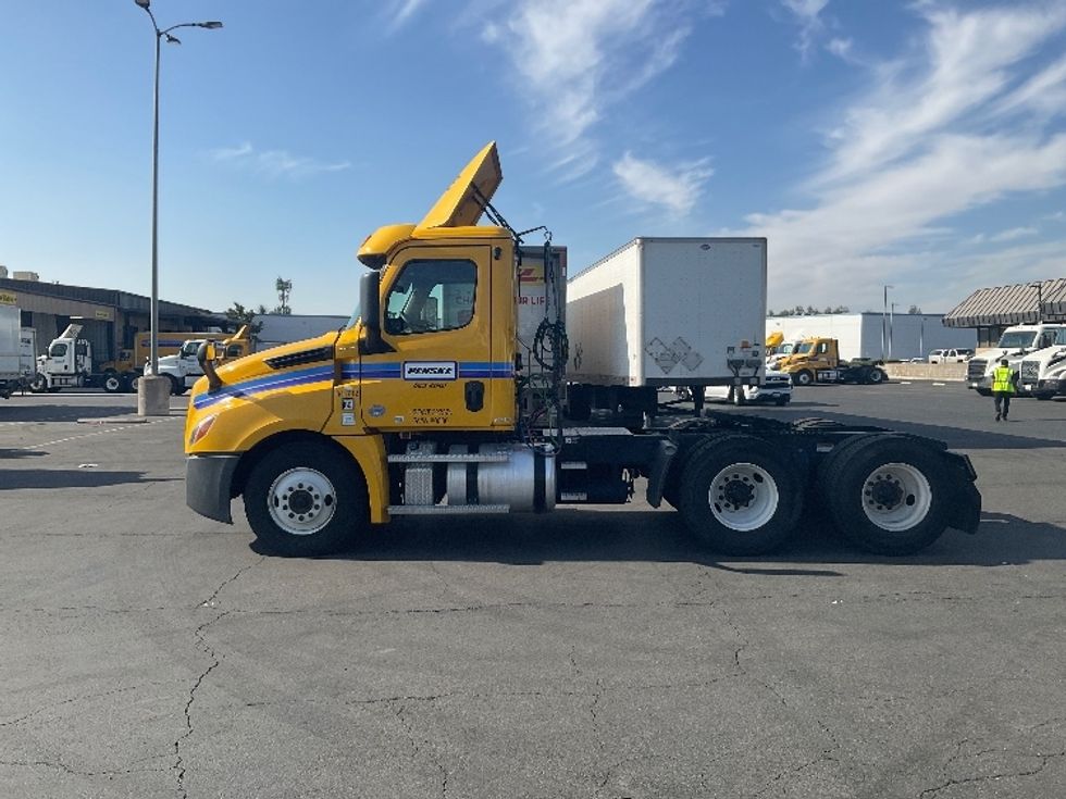 Day Cab Tractor-Heavy Duty Tractors-Freightliner-2020-T12664ST-Fontana-CA-205,391\n\t\tmiles-$ 77,000 - Image 4