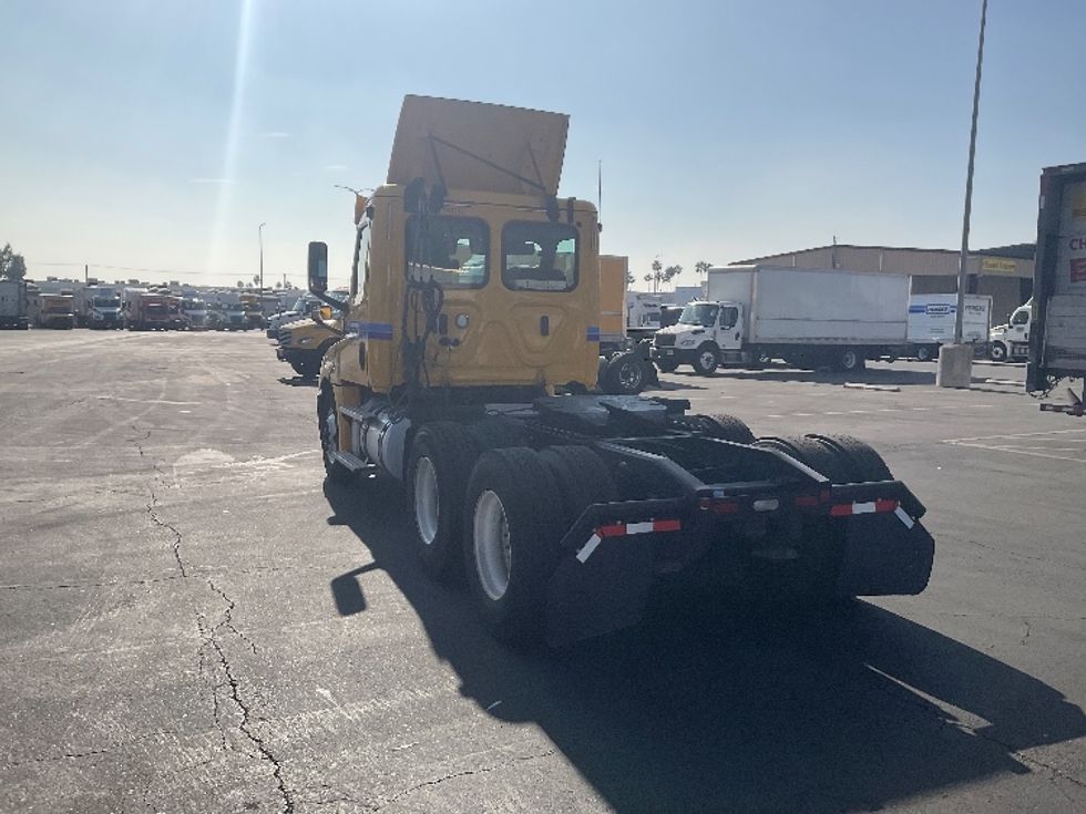 Day Cab Tractor-Heavy Duty Tractors-Freightliner-2020-T12664ST-Fontana-CA-205,391\n\t\tmiles-$ 77,000 - Image 5