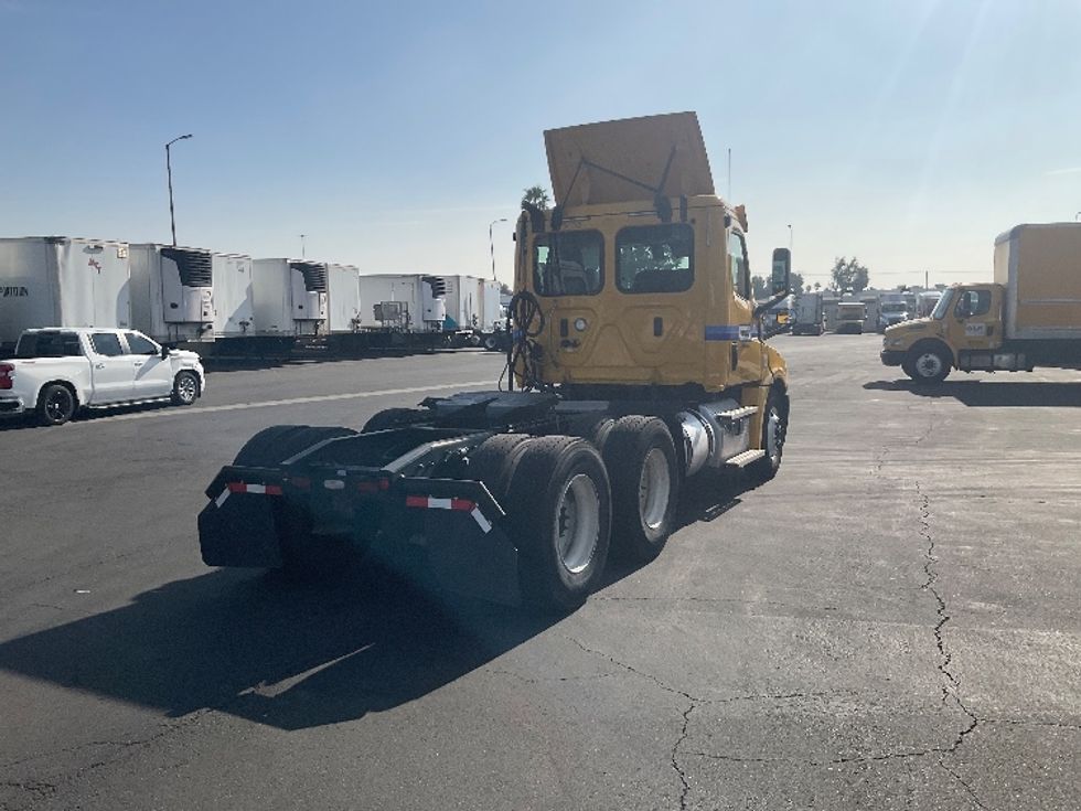 Day Cab Tractor-Heavy Duty Tractors-Freightliner-2020-T12664ST-Fontana-CA-205,391\n\t\tmiles-$ 77,000 - Image 7