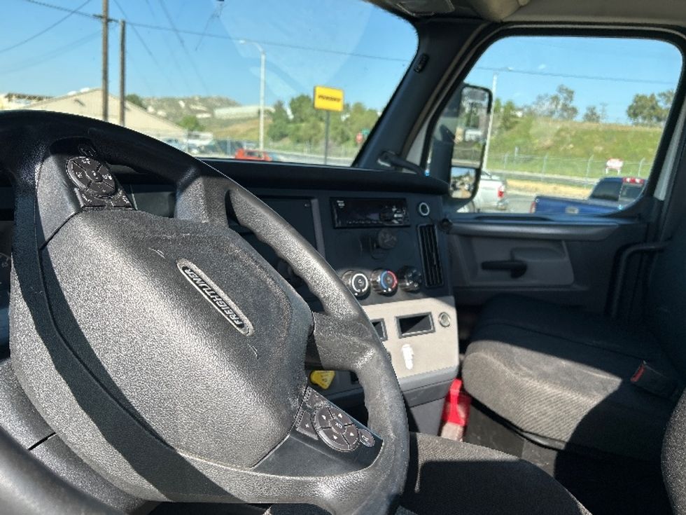 Day Cab Tractor-Heavy Duty Tractors-Freightliner-2020-T12664ST-Fontana-CA-237,259\n\t\tmiles-$ 61,750 - Image 10