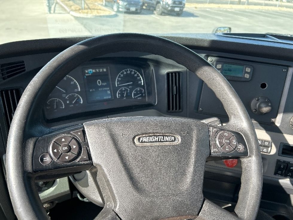 Day Cab Tractor-Heavy Duty Tractors-Freightliner-2020-T12664ST-Fontana-CA-237,259\n\t\tmiles-$ 61,750 - Image 11