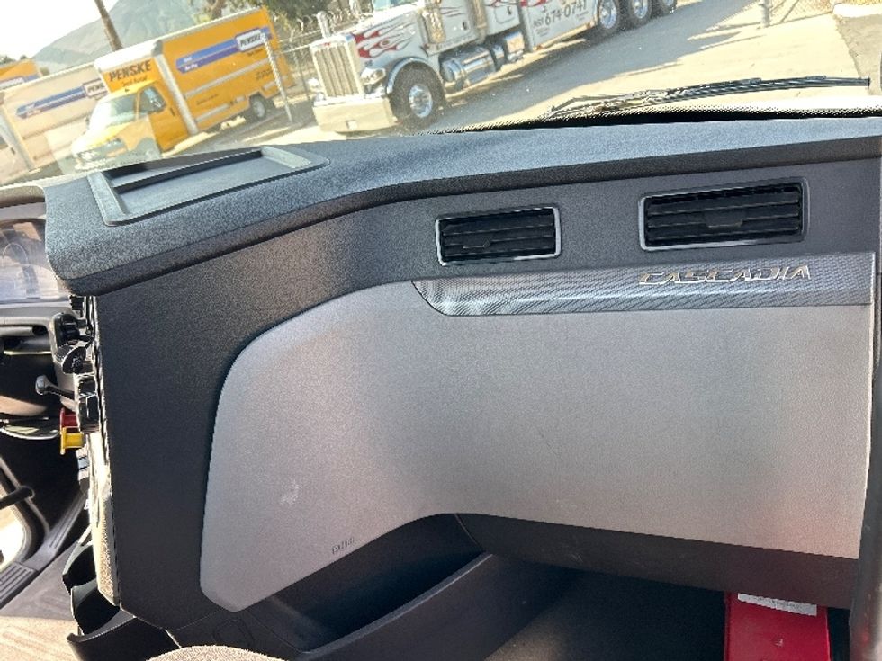 Day Cab Tractor-Heavy Duty Tractors-Freightliner-2020-T12664ST-Fontana-CA-237,259\n\t\tmiles-$ 61,750 - Image 13