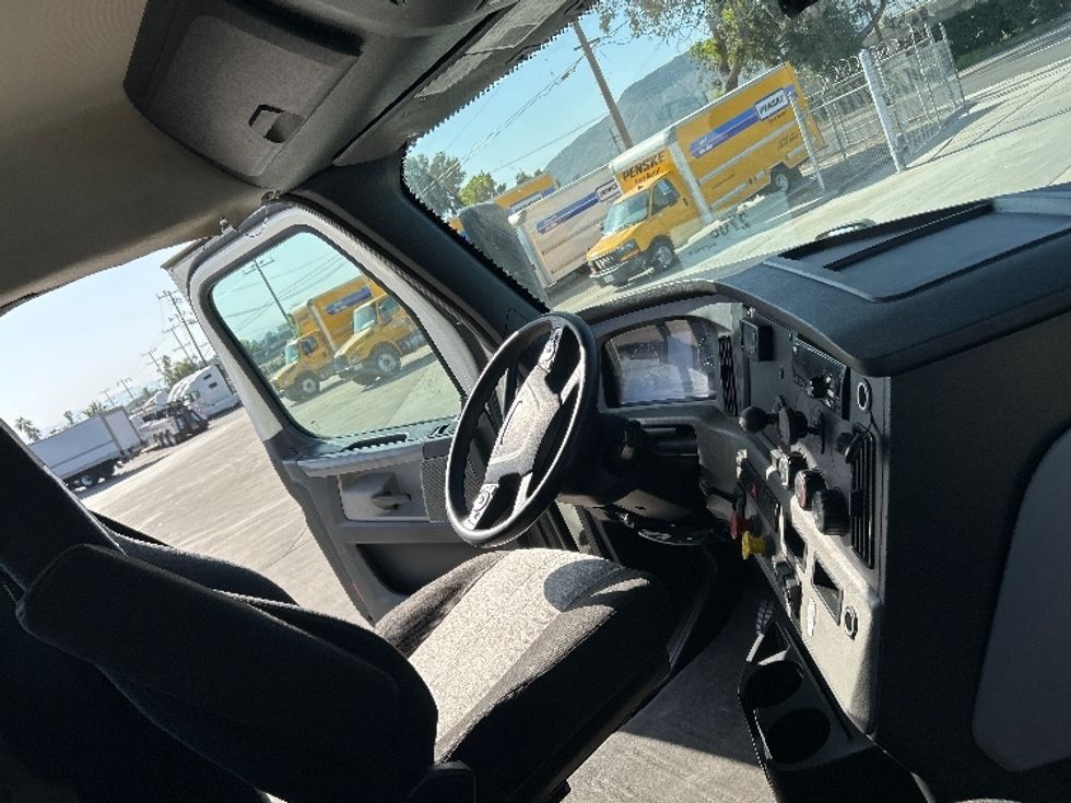 Day Cab Tractor-Heavy Duty Tractors-Freightliner-2020-T12664ST-Fontana-CA-237,259\n\t\tmiles-$ 61,750 - Image 14