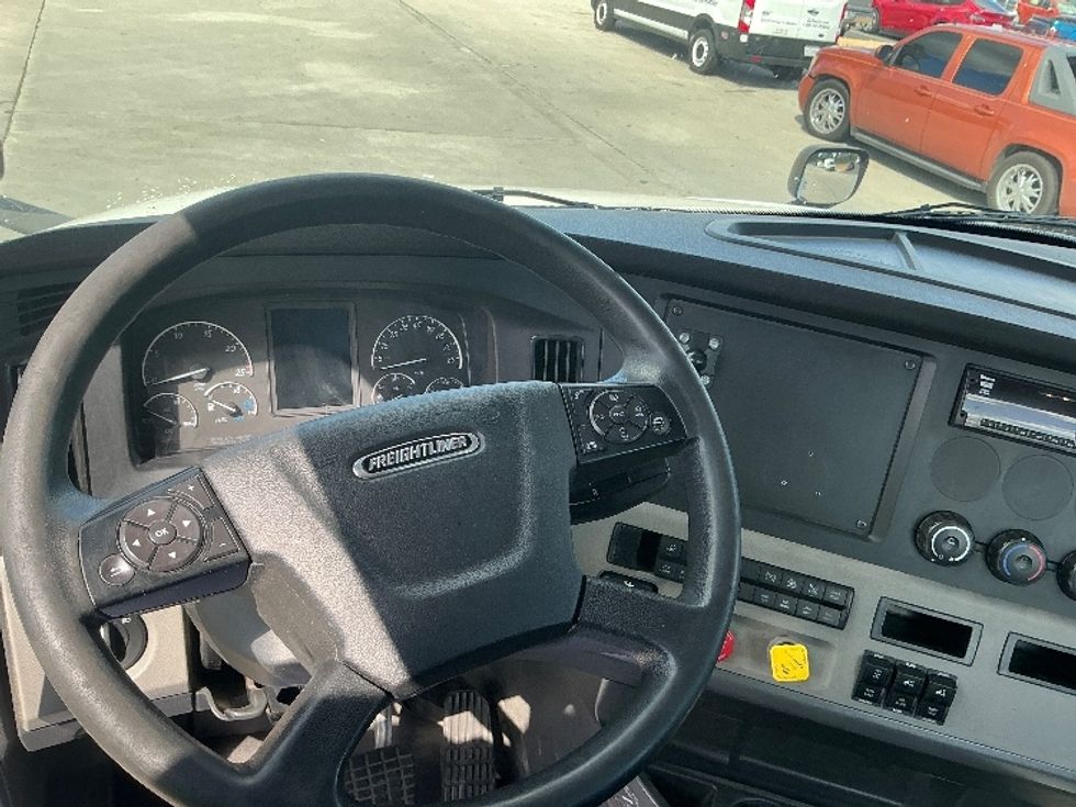 Day Cab Tractor-Heavy Duty Tractors-Freightliner-2020-T12664ST-Fontana-CA-239,605\n\t\tmiles-$ 61,000 - Image 11