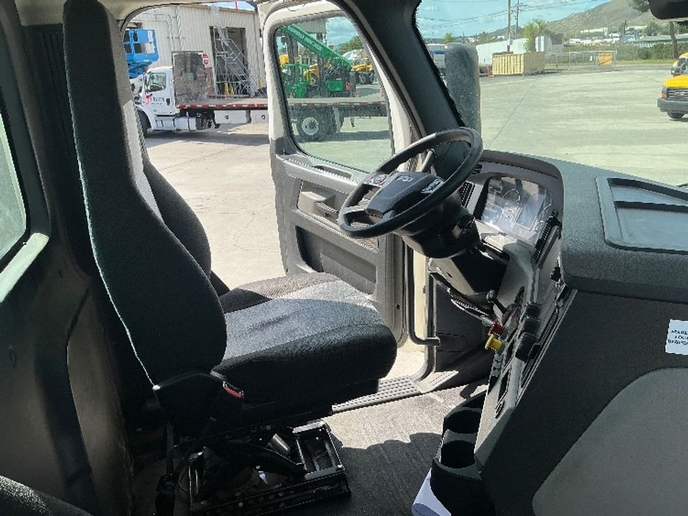 Day Cab Tractor-Heavy Duty Tractors-Freightliner-2020-T12664ST-Fontana-CA-239,605\n\t\tmiles-$ 61,000 - Image 14