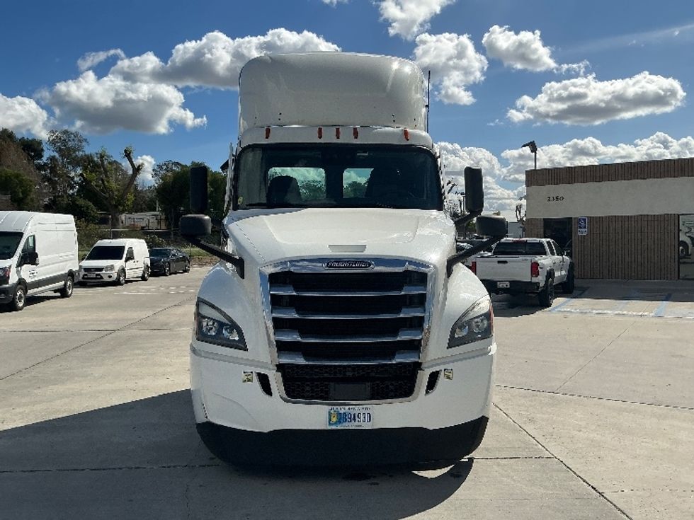 Day Cab Tractor-Heavy Duty Tractors-Freightliner-2020-T12664ST-Fontana-CA-239,605\n\t\tmiles-$ 61,000 - Image 2