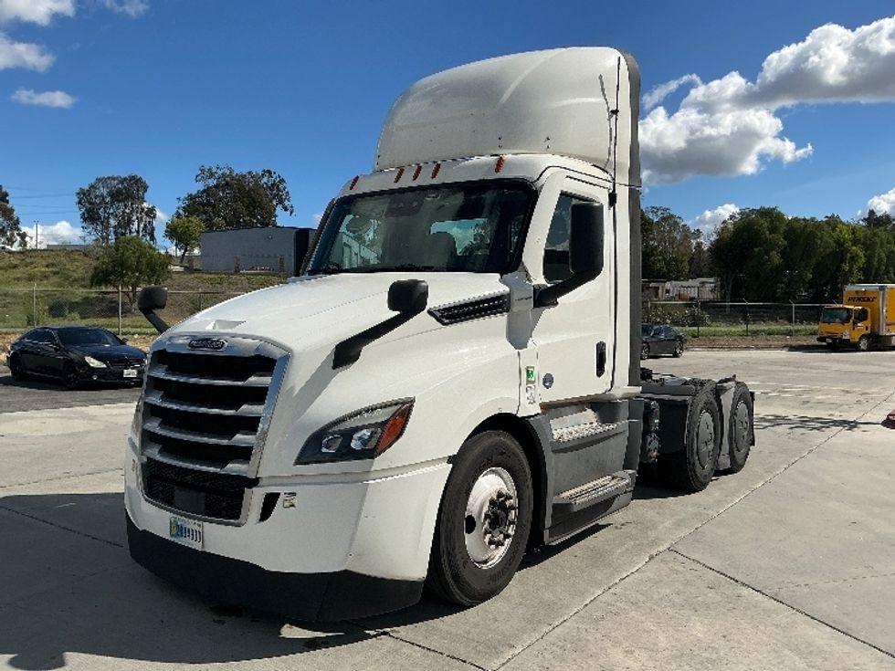 Day Cab Tractor-Heavy Duty Tractors-Freightliner-2020-T12664ST-Fontana-CA-239,605\n\t\tmiles-$ 61,000 - Image 3